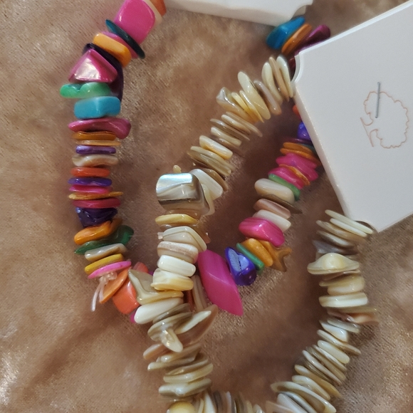 Stunning  stones on a stretch bracelets - Picture 1 of 6